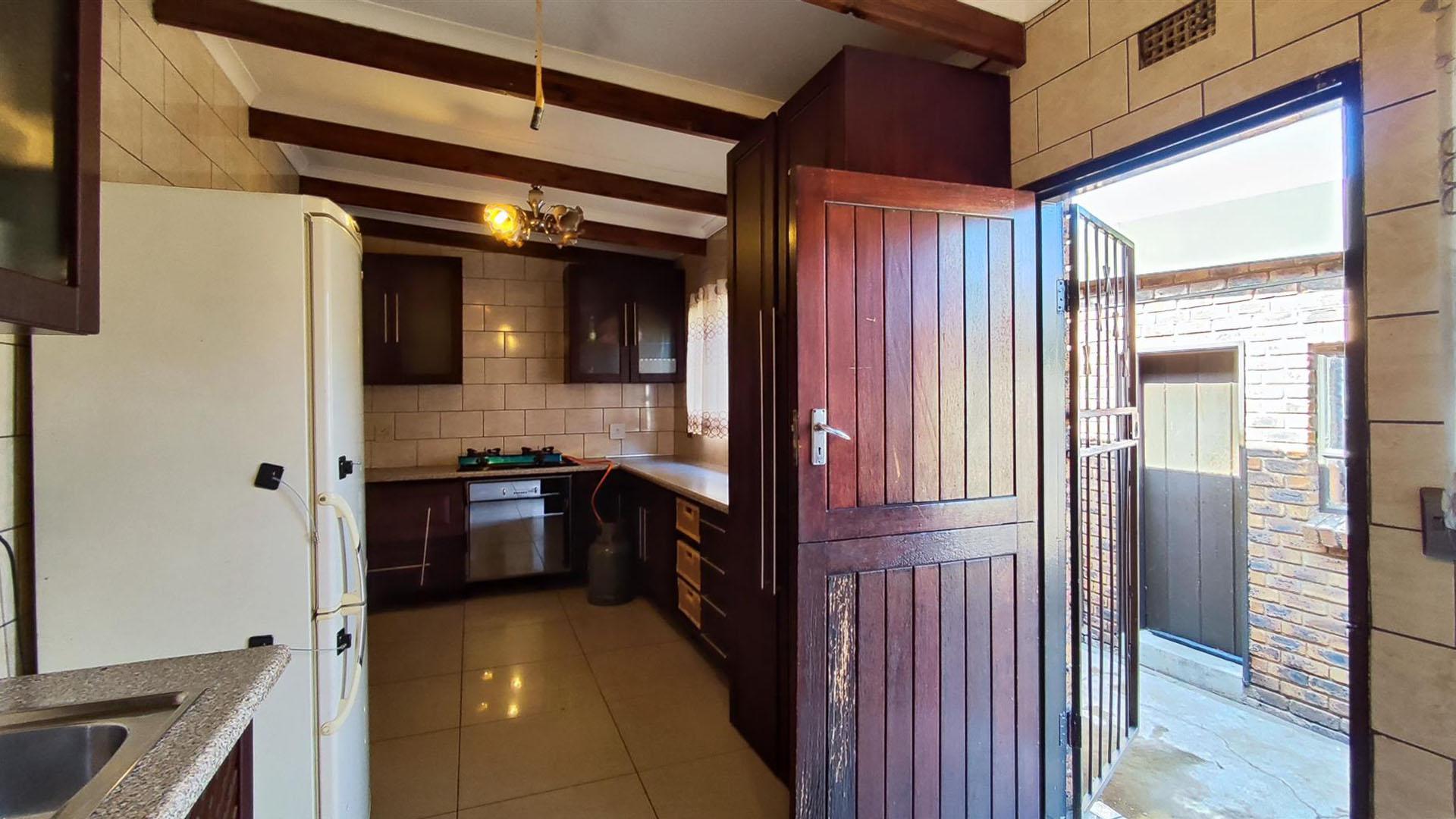 Kitchen - 19 square meters of property in Dalpark