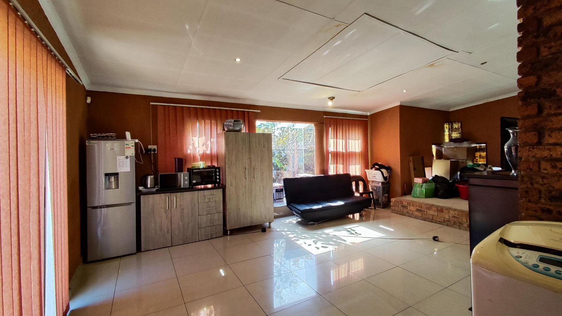 Bed Room 3 - 57 square meters of property in Dalpark