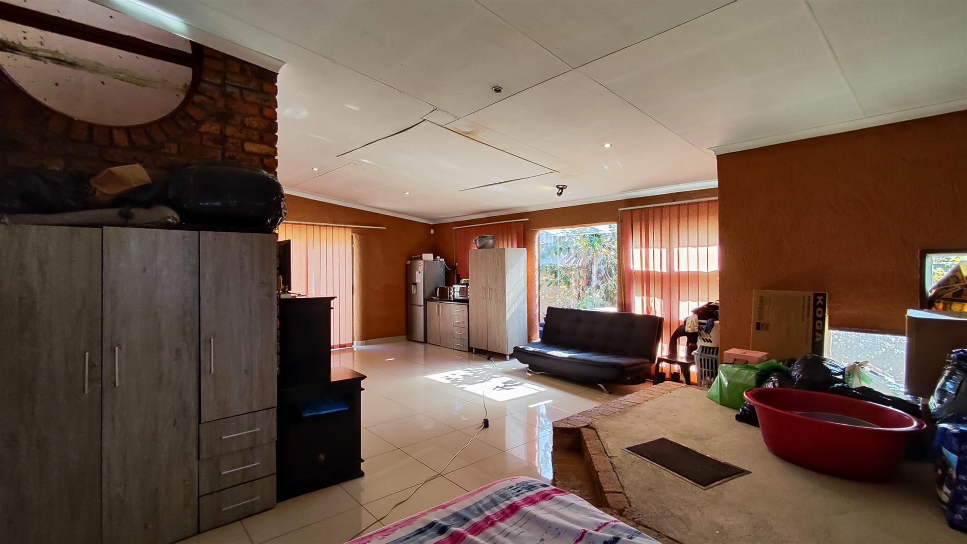 Bed Room 3 - 57 square meters of property in Dalpark