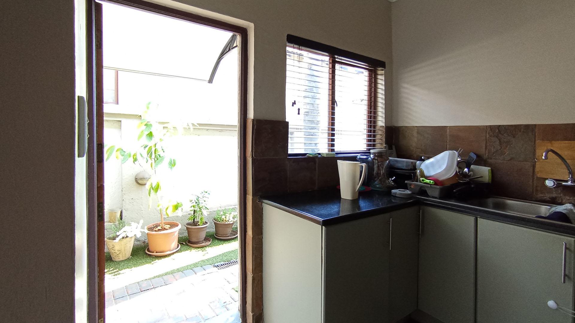 Scullery - 10 square meters of property in Moreletapark