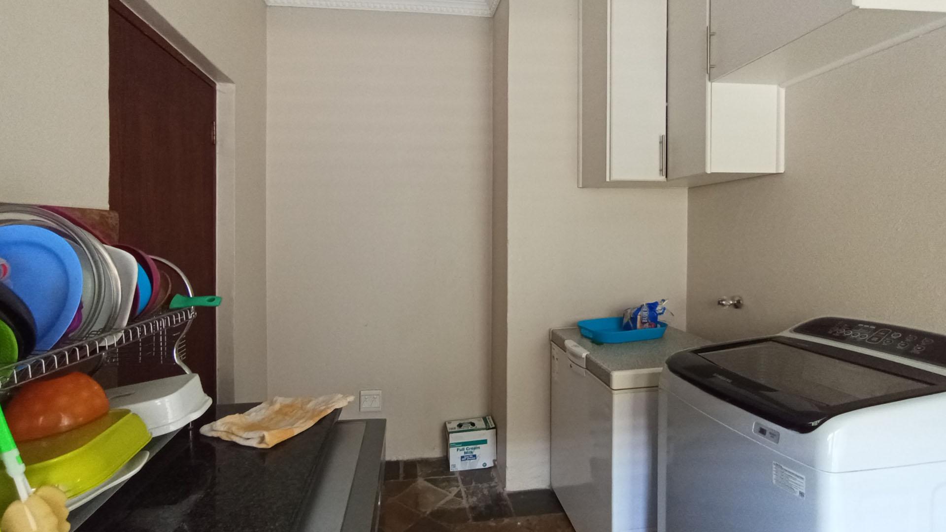 Scullery - 10 square meters of property in Moreletapark