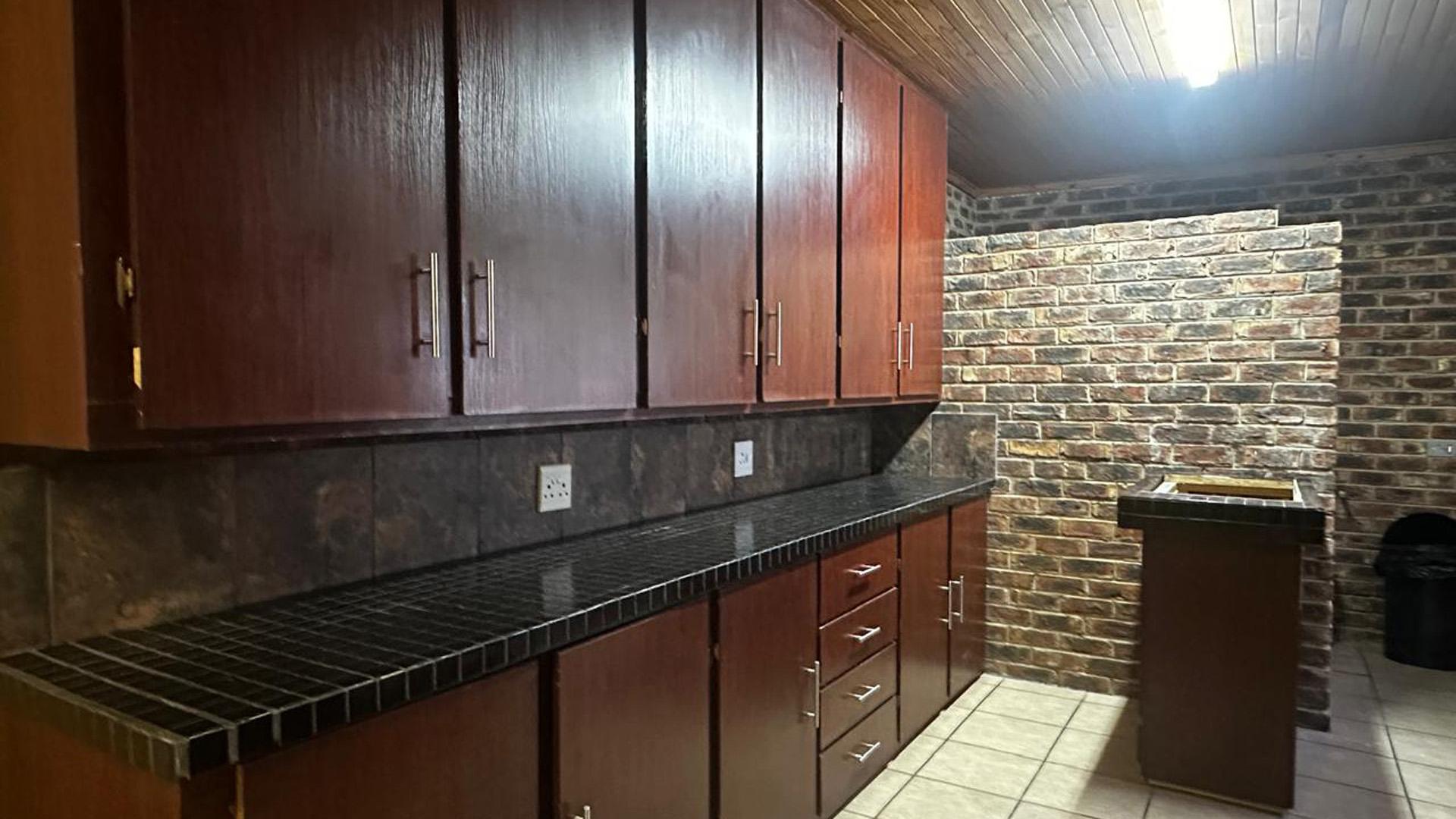Kitchen of property in DEALESVILLE