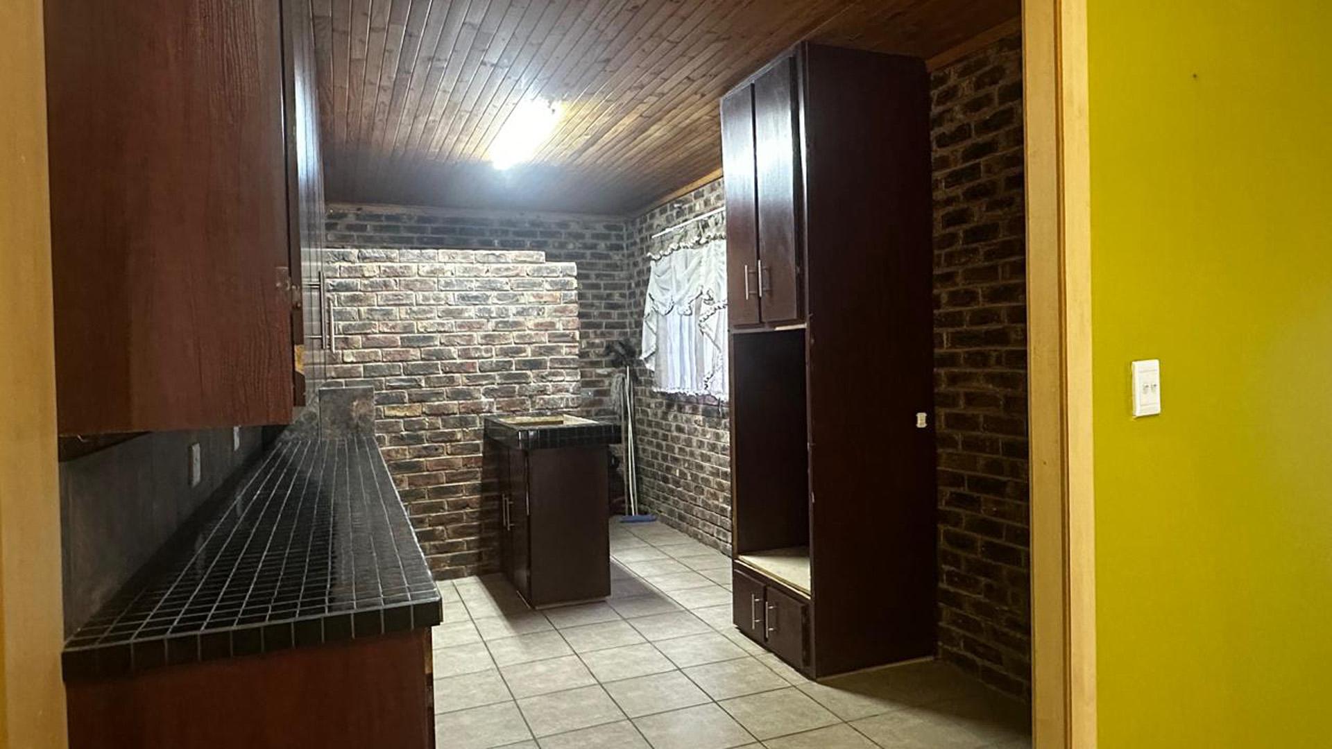 Kitchen of property in DEALESVILLE