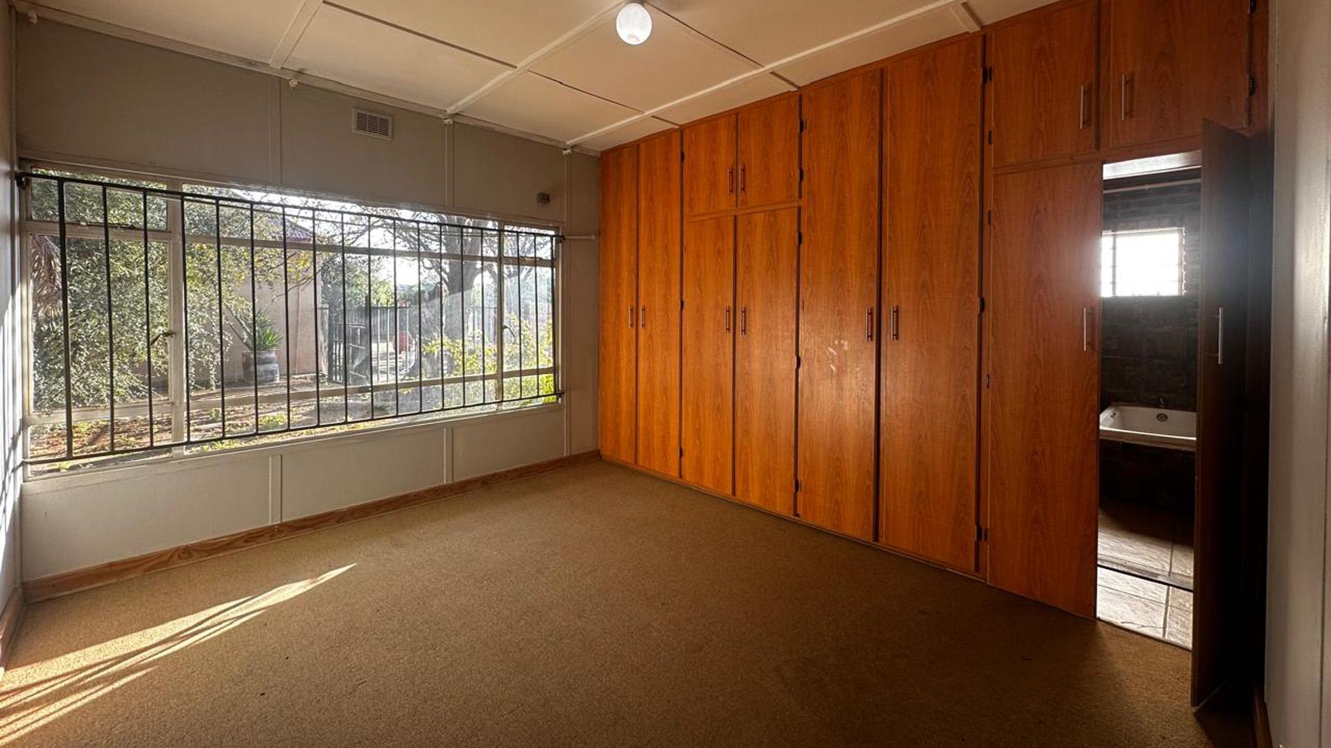 Main Bedroom of property in DEALESVILLE