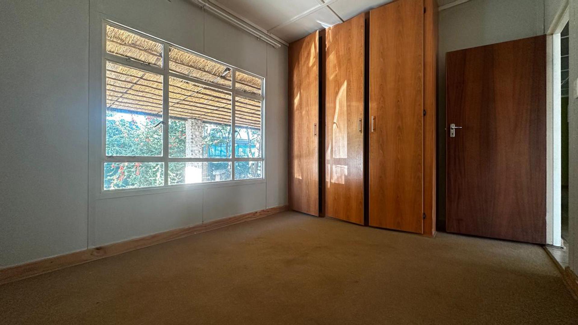 Bed Room 1 of property in DEALESVILLE