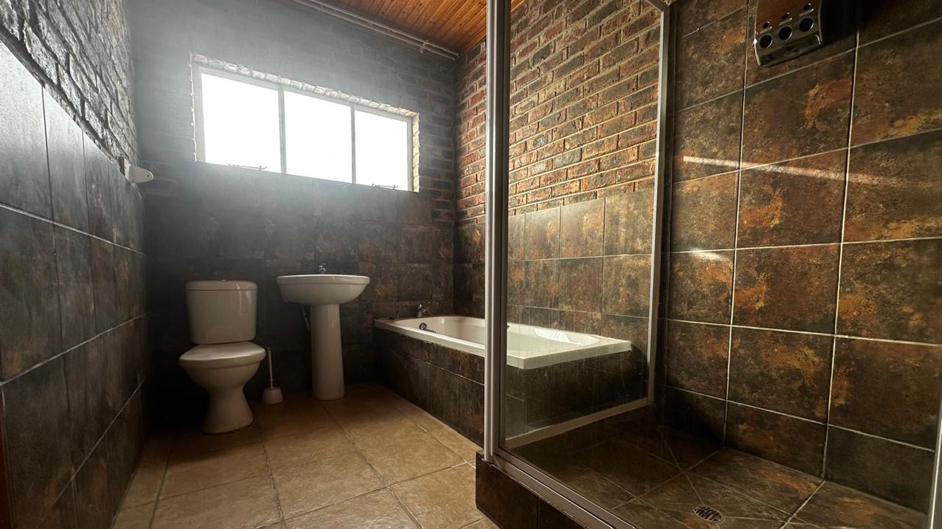 Bathroom 1 of property in DEALESVILLE