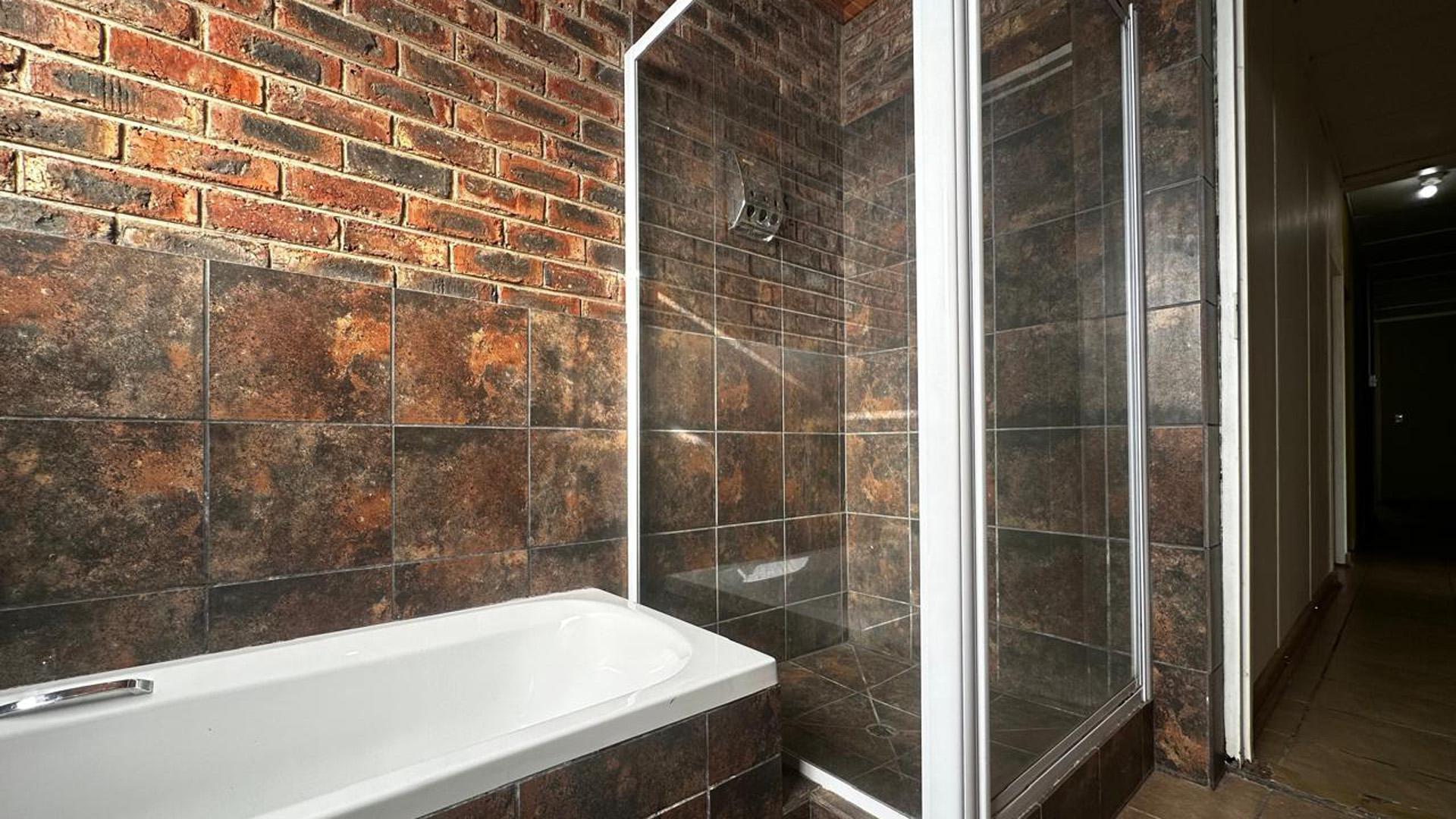 Bathroom 1 of property in DEALESVILLE