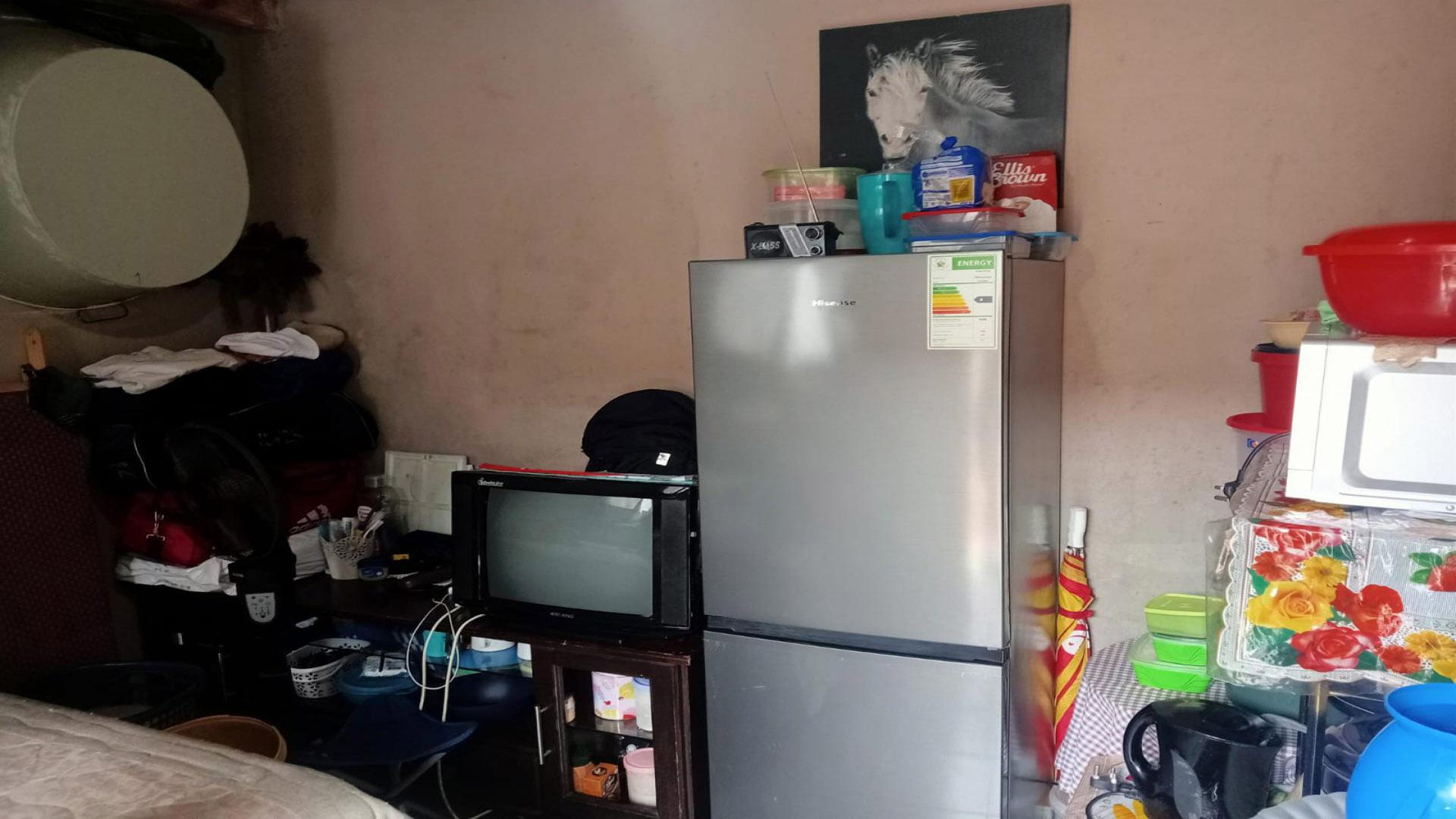 Kitchen of property in Kingsway