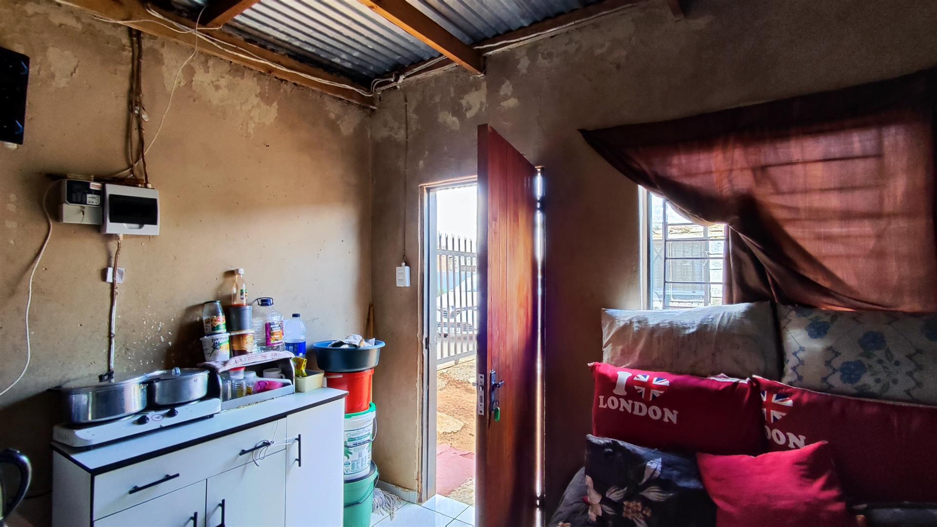 Bed Room 2 - 13 square meters of property in Kingsway