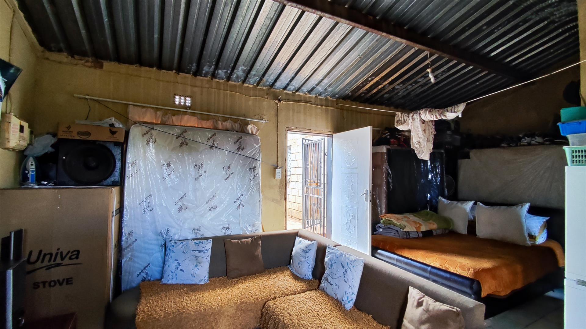 Bed Room 5+ - 72 square meters of property in Kingsway