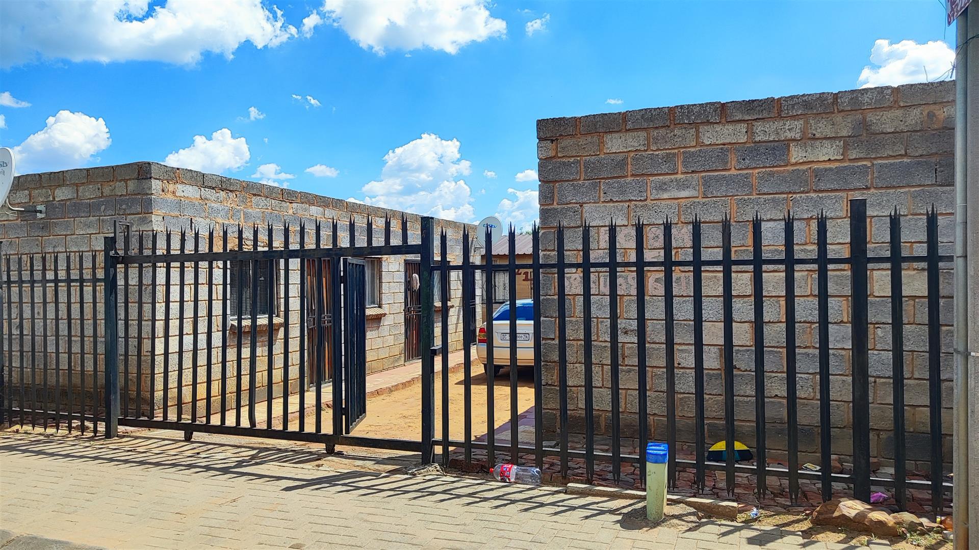 Front View of property in Kingsway