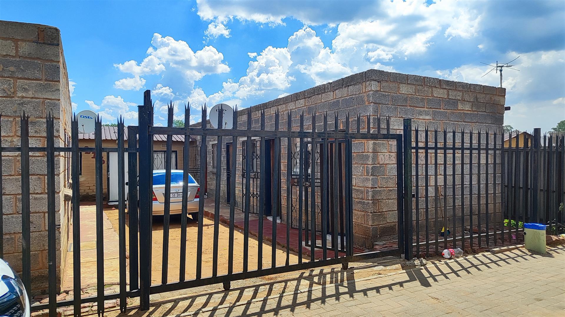 Front View of property in Kingsway