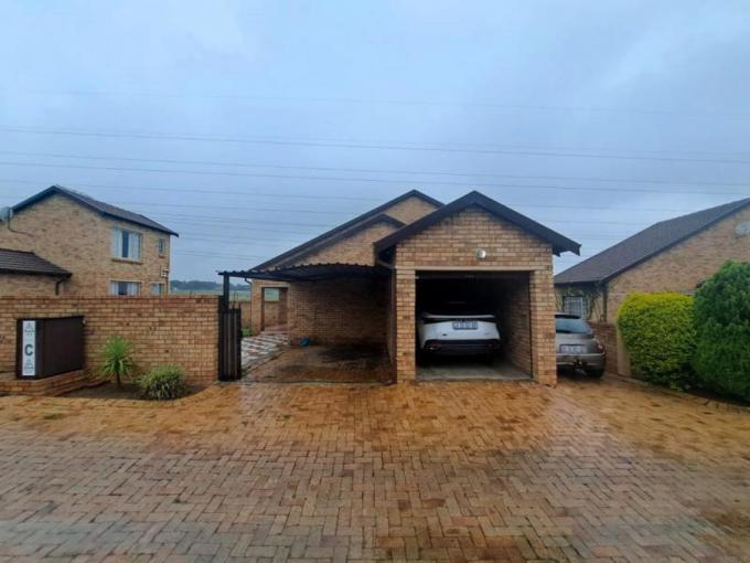 3 Bedroom Simplex to Rent in Amberfield Valley - Property to rent - MR677504