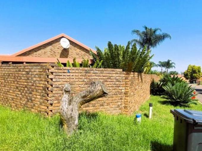 3 Bedroom House to Rent in Amberfield - Property to rent - MR677505
