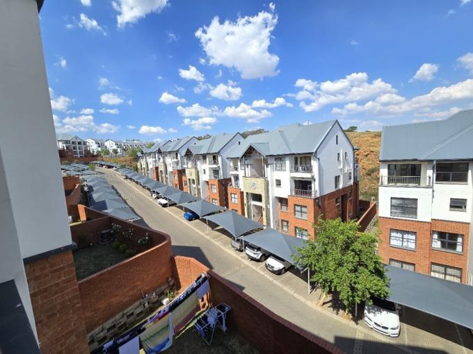 3 Bedroom Simplex for Sale For Sale in Oakdene - MR677530