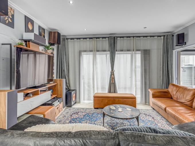 3 Bedroom Simplex for Sale For Sale in Bryanston - MR677546