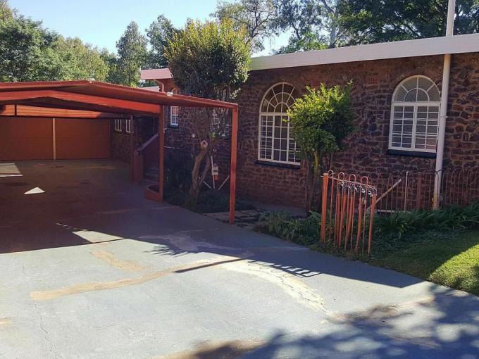 4 Bedroom House for Sale For Sale in Protea Park Remove - MR677585