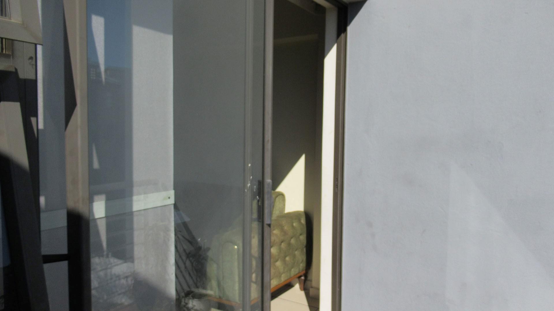 Balcony - 24 square meters of property in Barbeque Downs