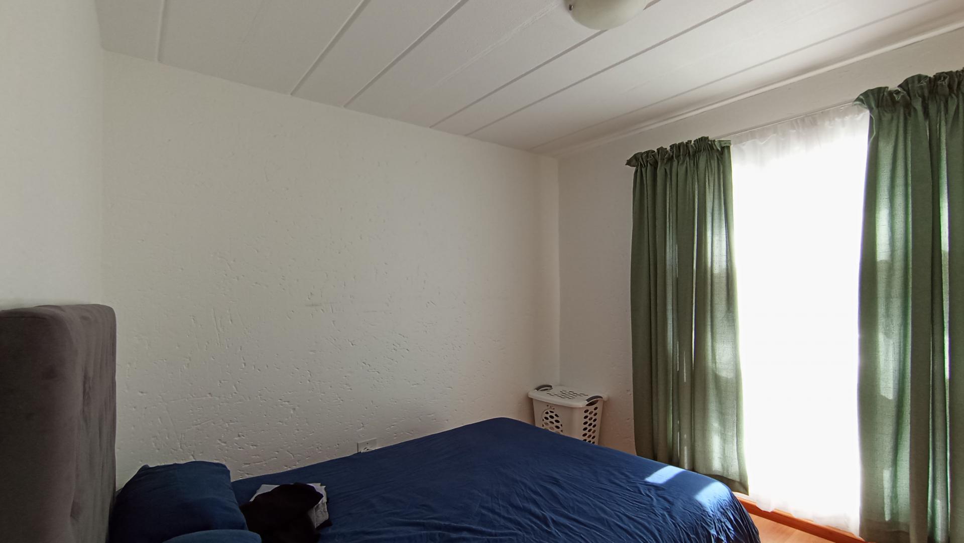 Bed Room 2 - 11 square meters of property in Oakdene