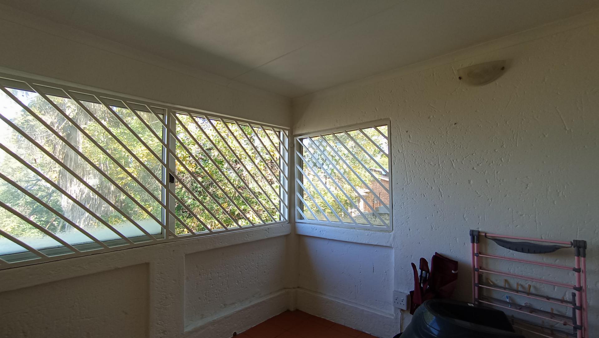 Spaces - 14 square meters of property in Oakdene