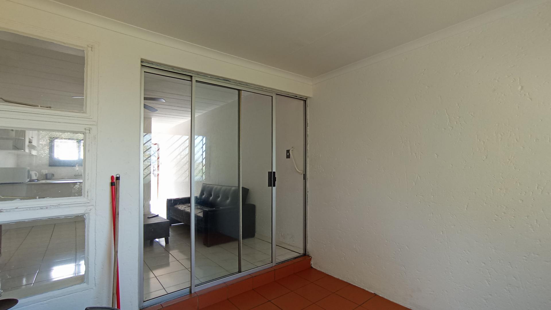 Spaces - 14 square meters of property in Oakdene