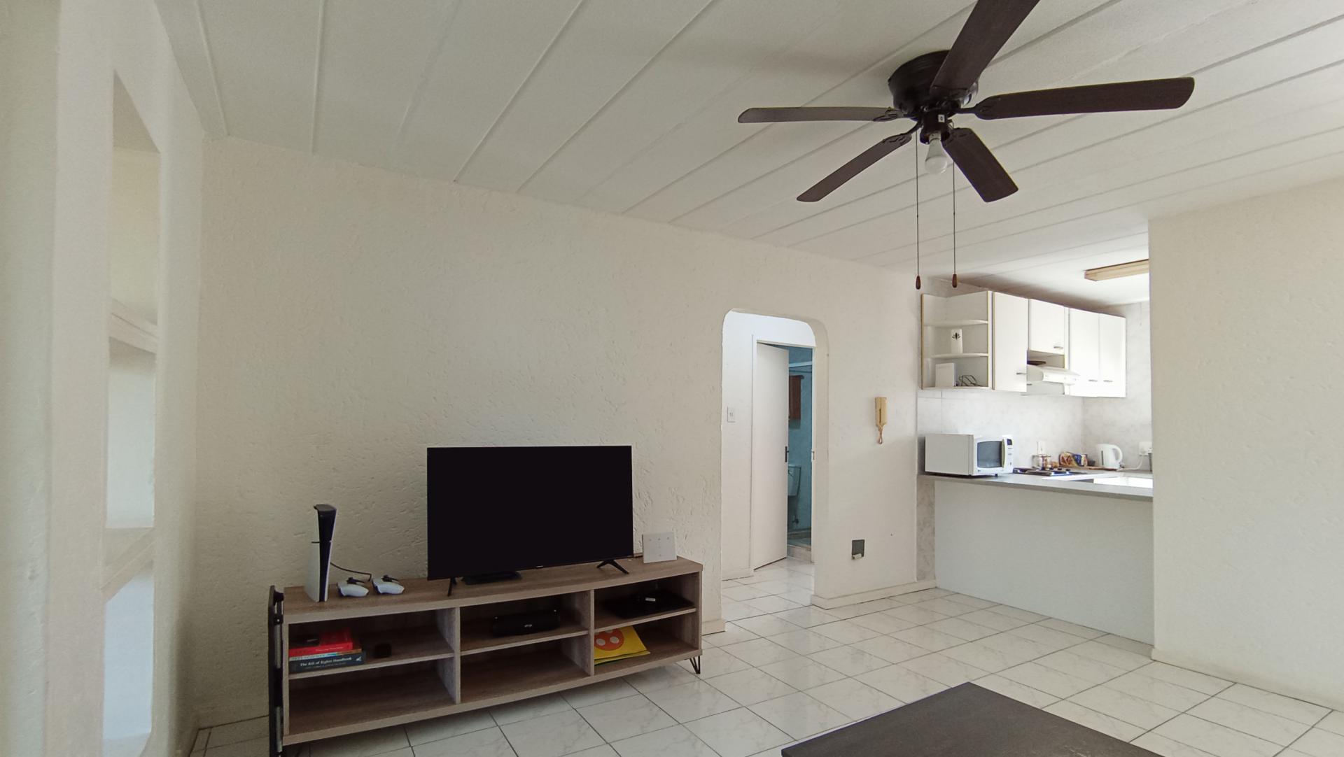 Lounges - 19 square meters of property in Oakdene