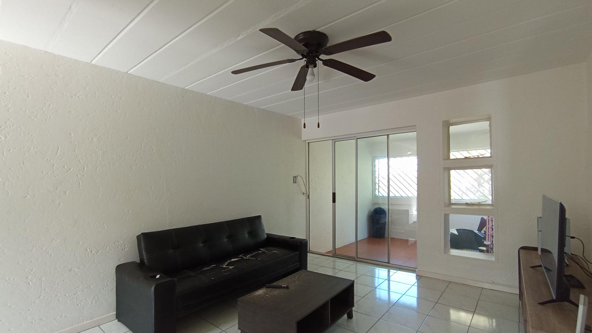 Lounges - 19 square meters of property in Oakdene