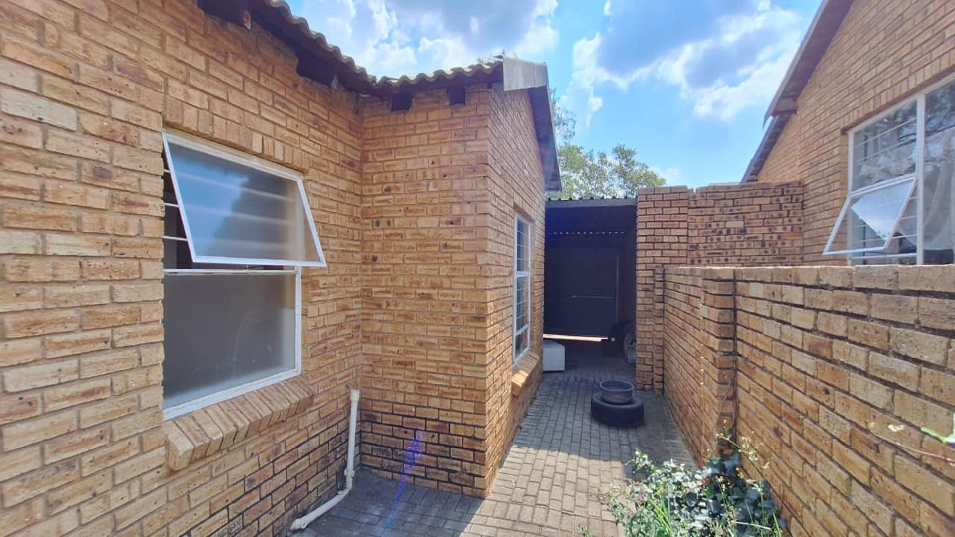 Backyard of property in Honey Park