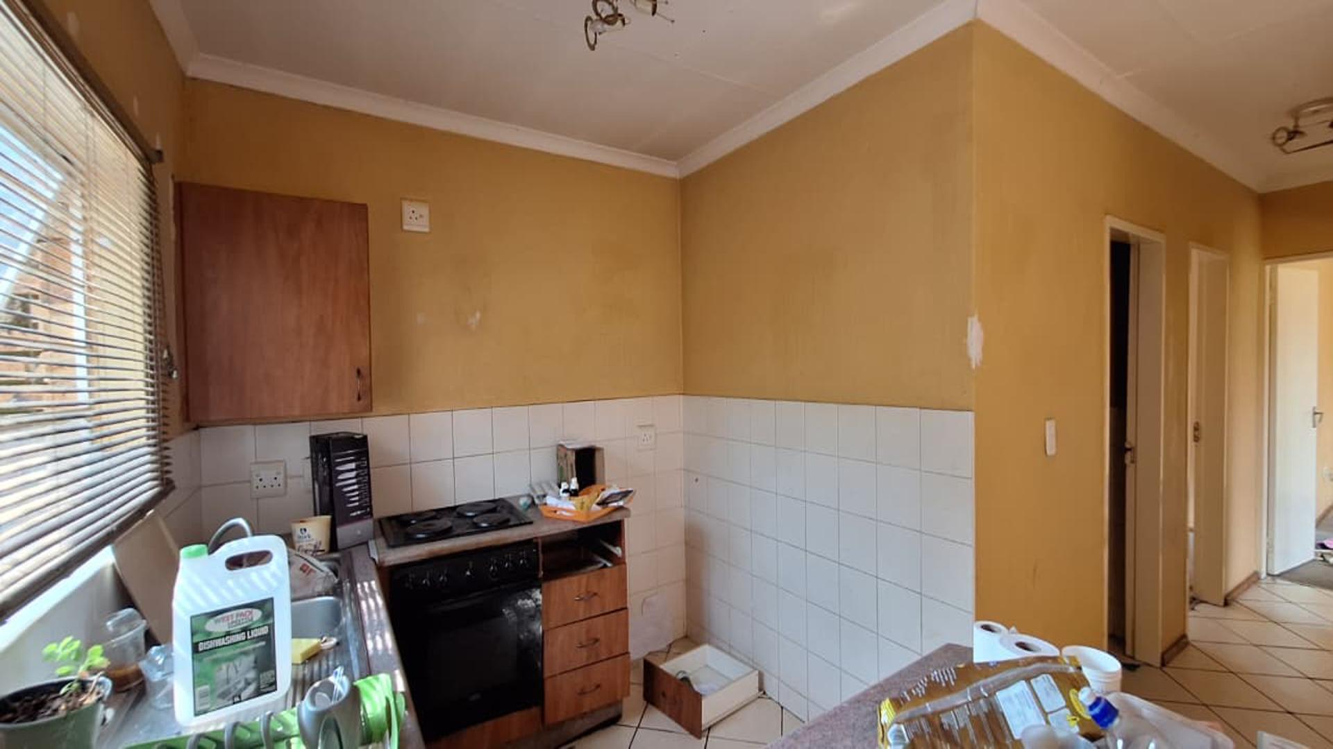 Kitchen - 7 square meters of property in Honey Park