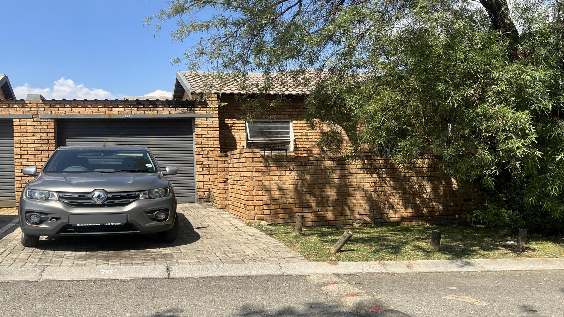 Garage - 17 square meters of property in Honey Park