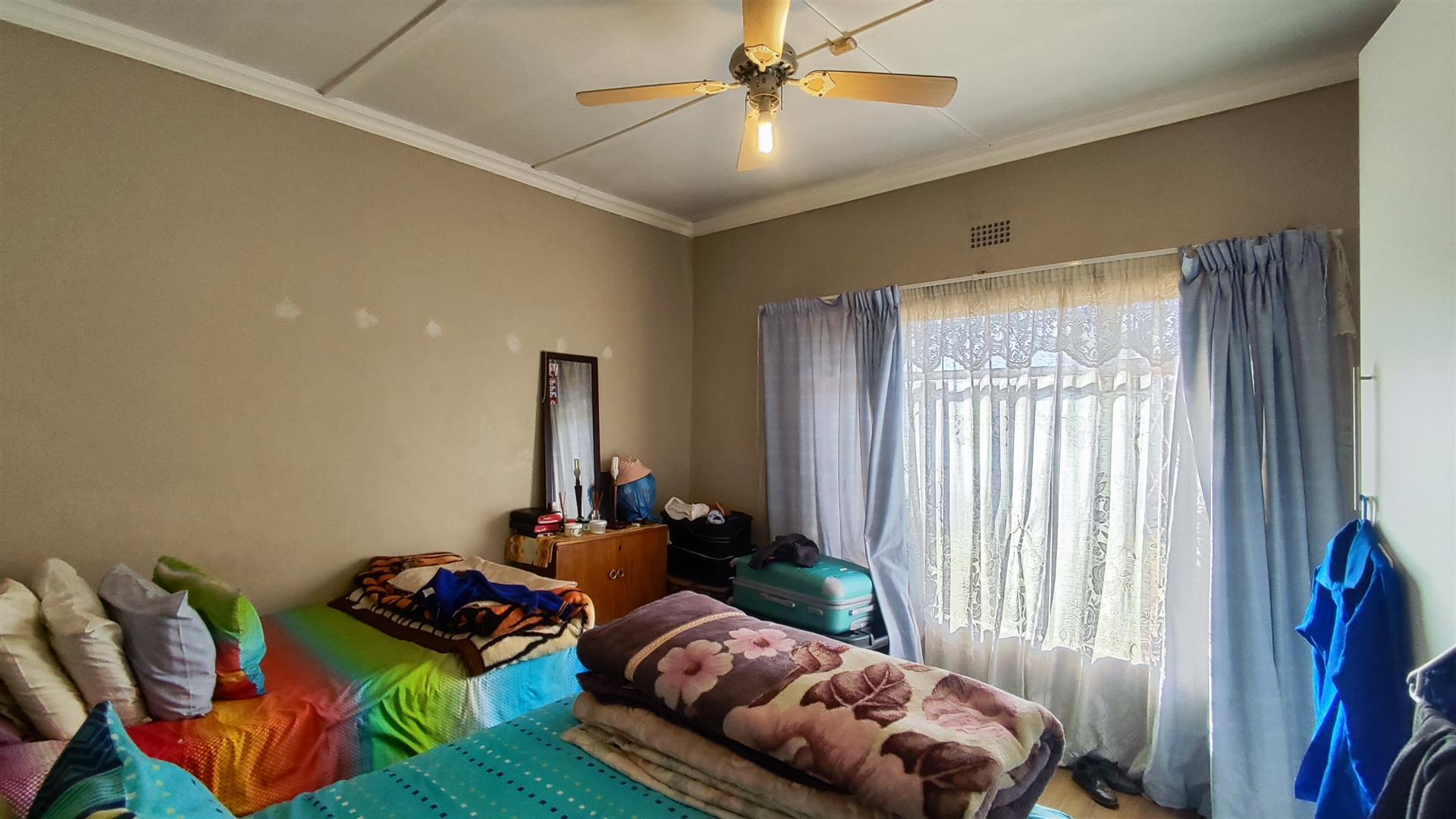 Bed Room 2 - 15 square meters of property in Raceview