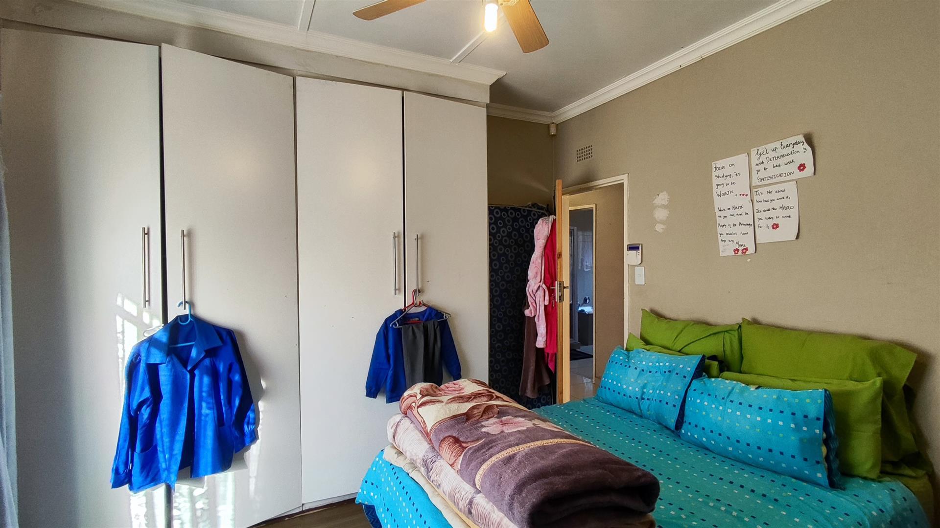 Bed Room 2 - 15 square meters of property in Raceview