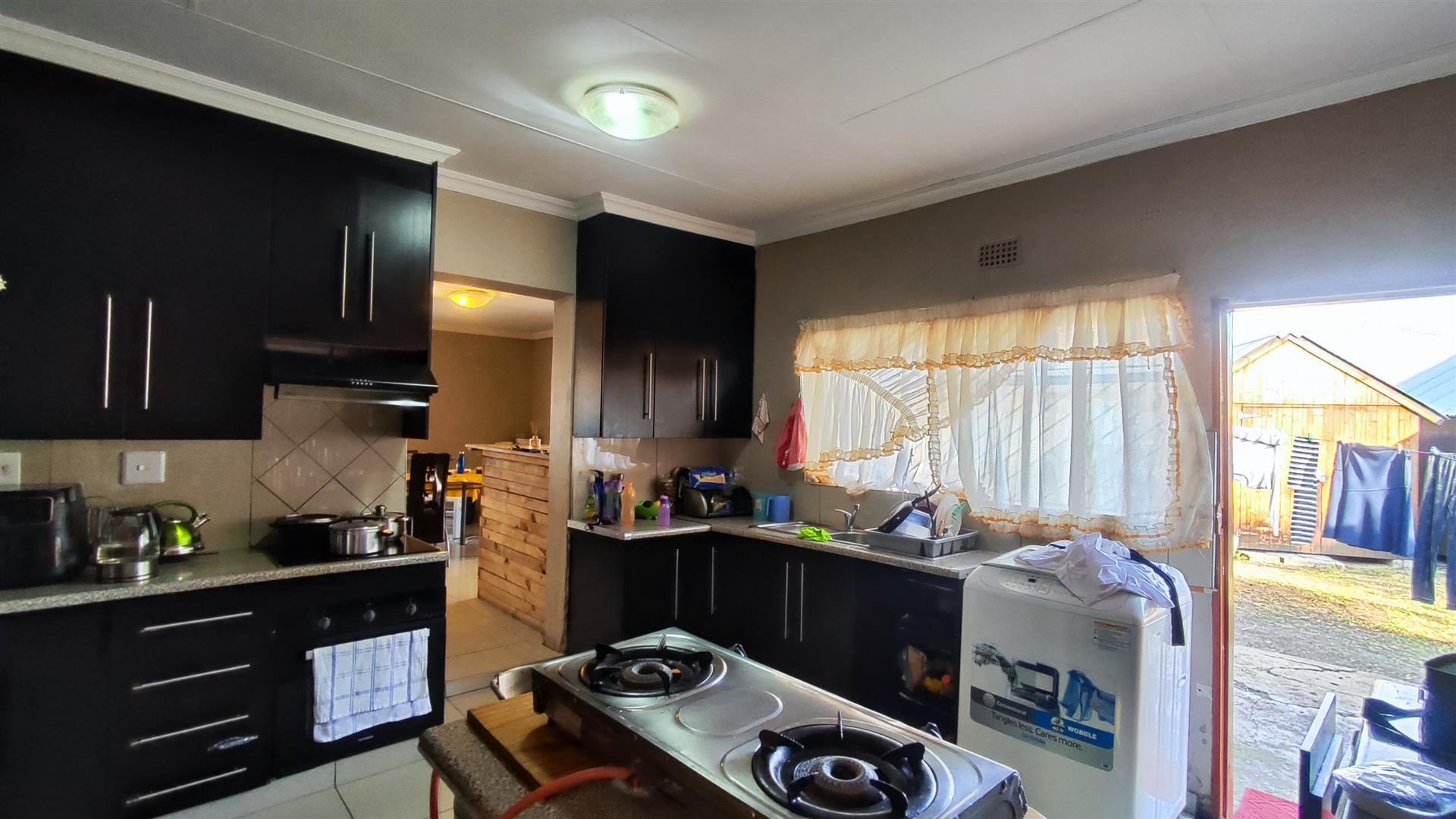Kitchen - 17 square meters of property in Raceview