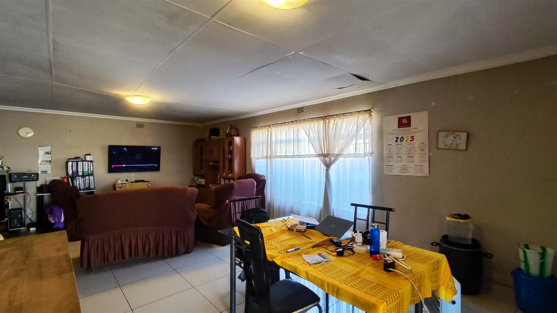 Dining Room - 24 square meters of property in Raceview