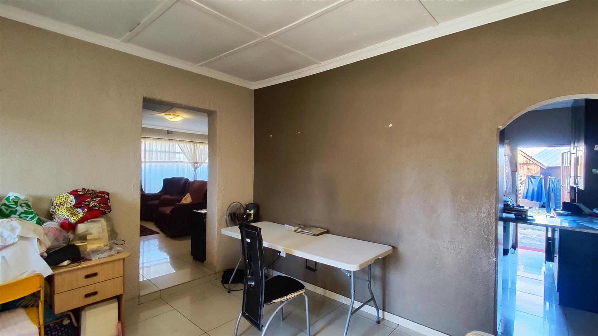 Spaces - 20 square meters of property in Raceview