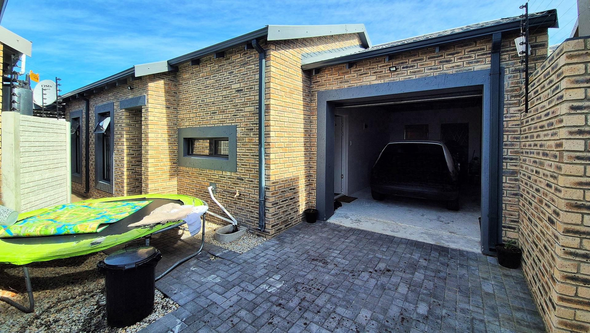 Front View of property in Fairview - PE