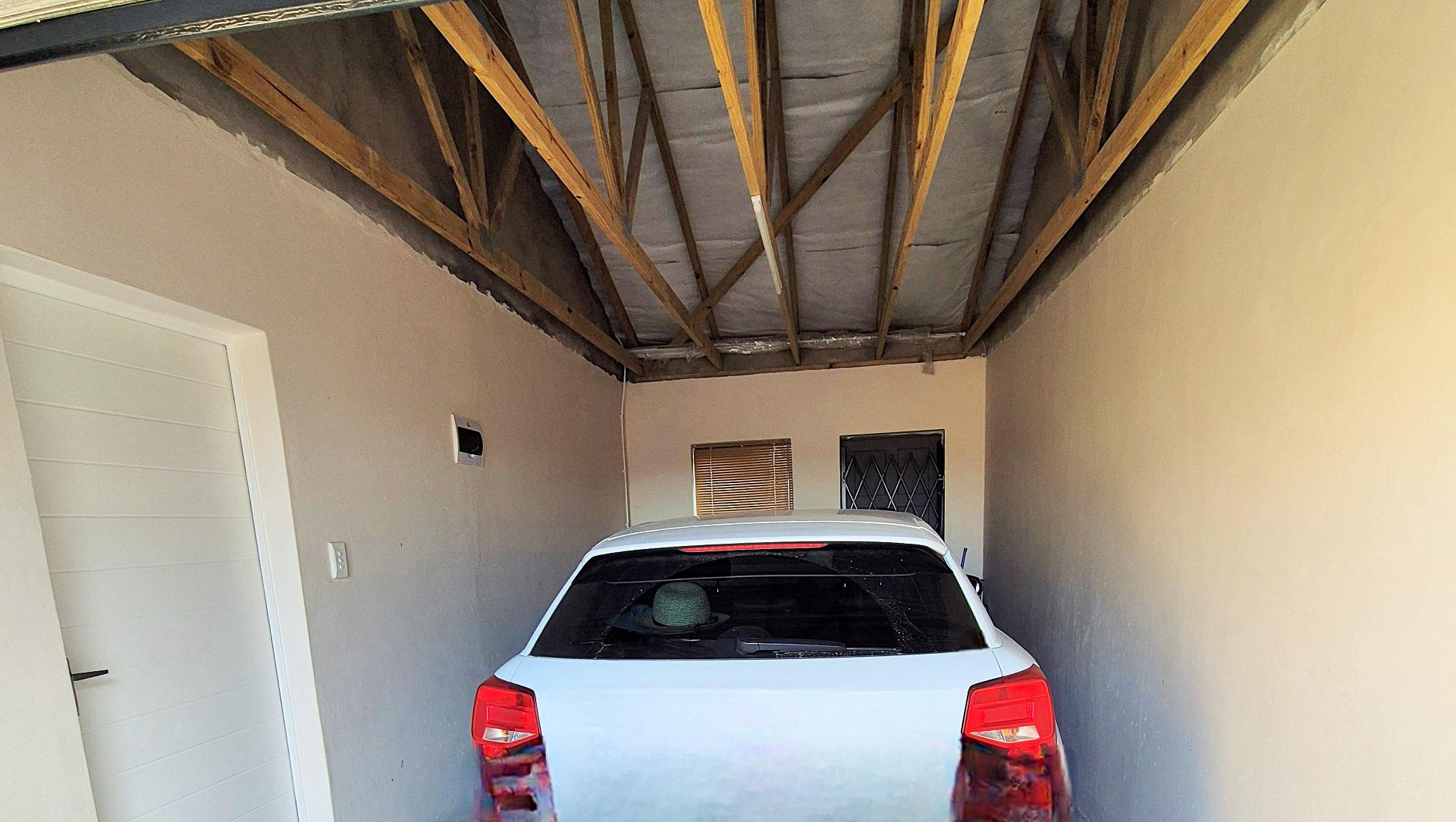Garage of property in Fairview - PE