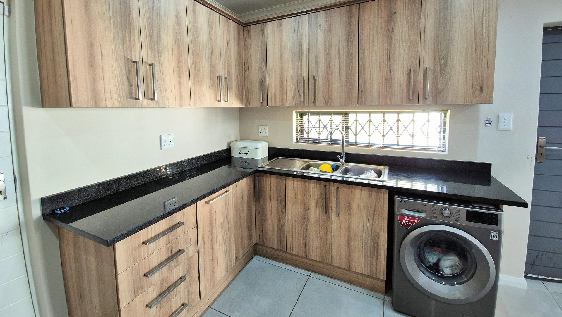 Kitchen of property in Fairview - PE