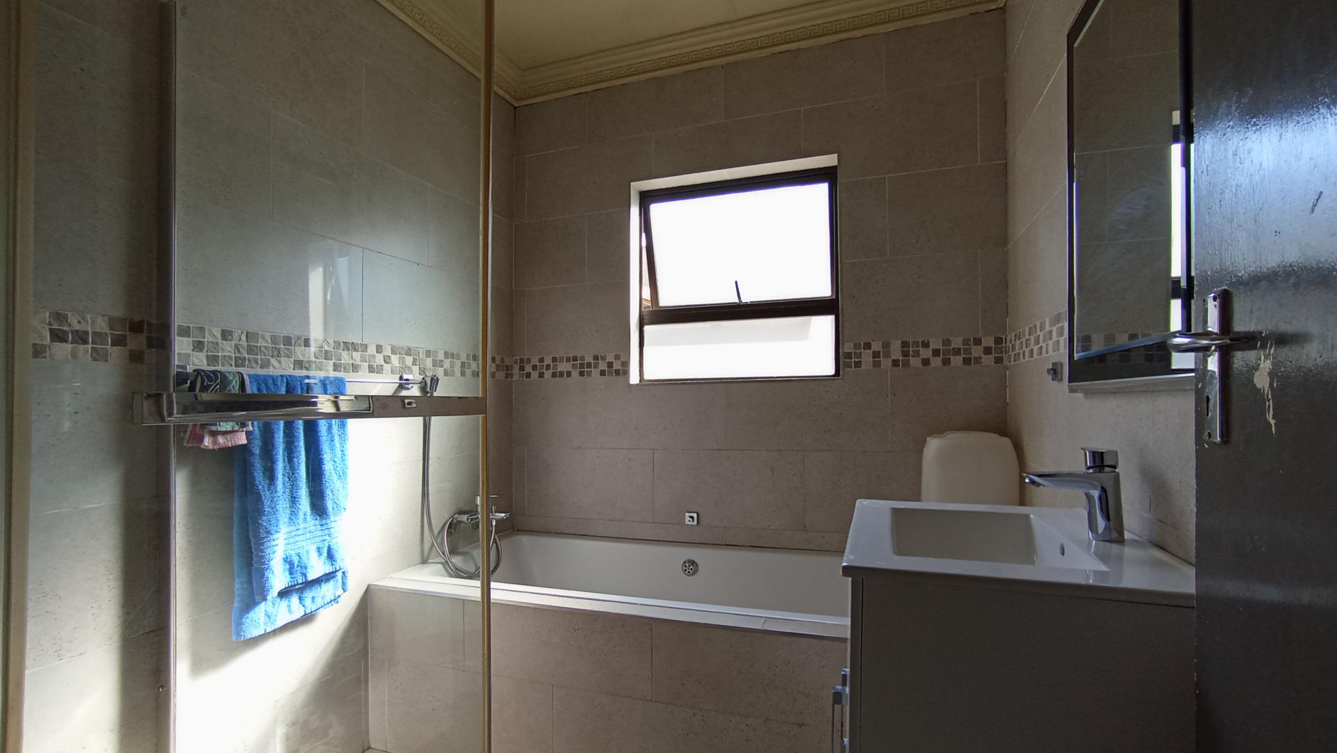 Bathroom 2 - 5 square meters of property in Riverlea - JHB