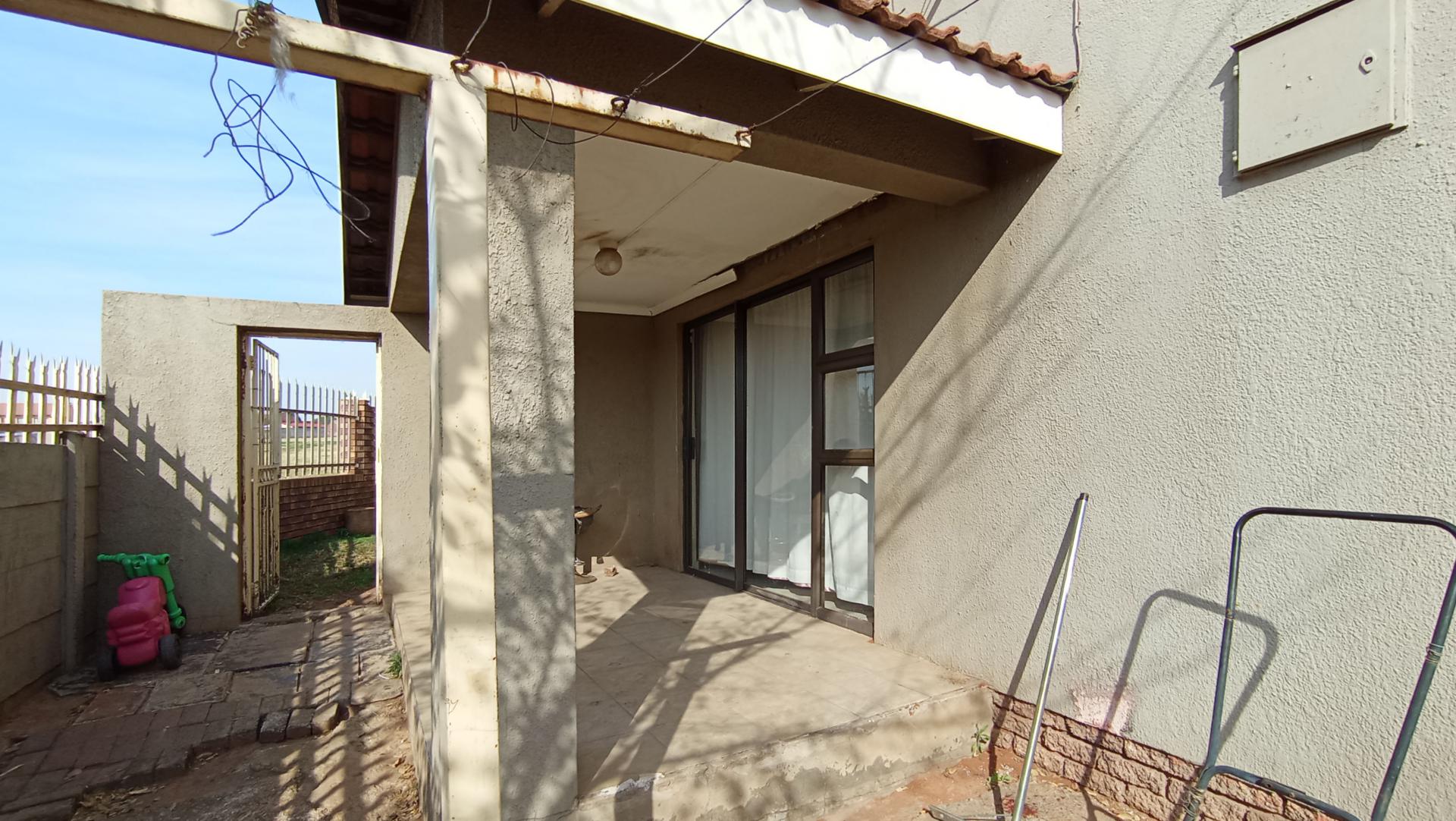 Patio - 35 square meters of property in Riverlea - JHB