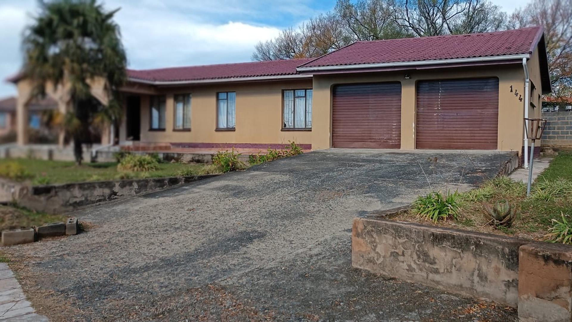 Front View of property in Estcourt