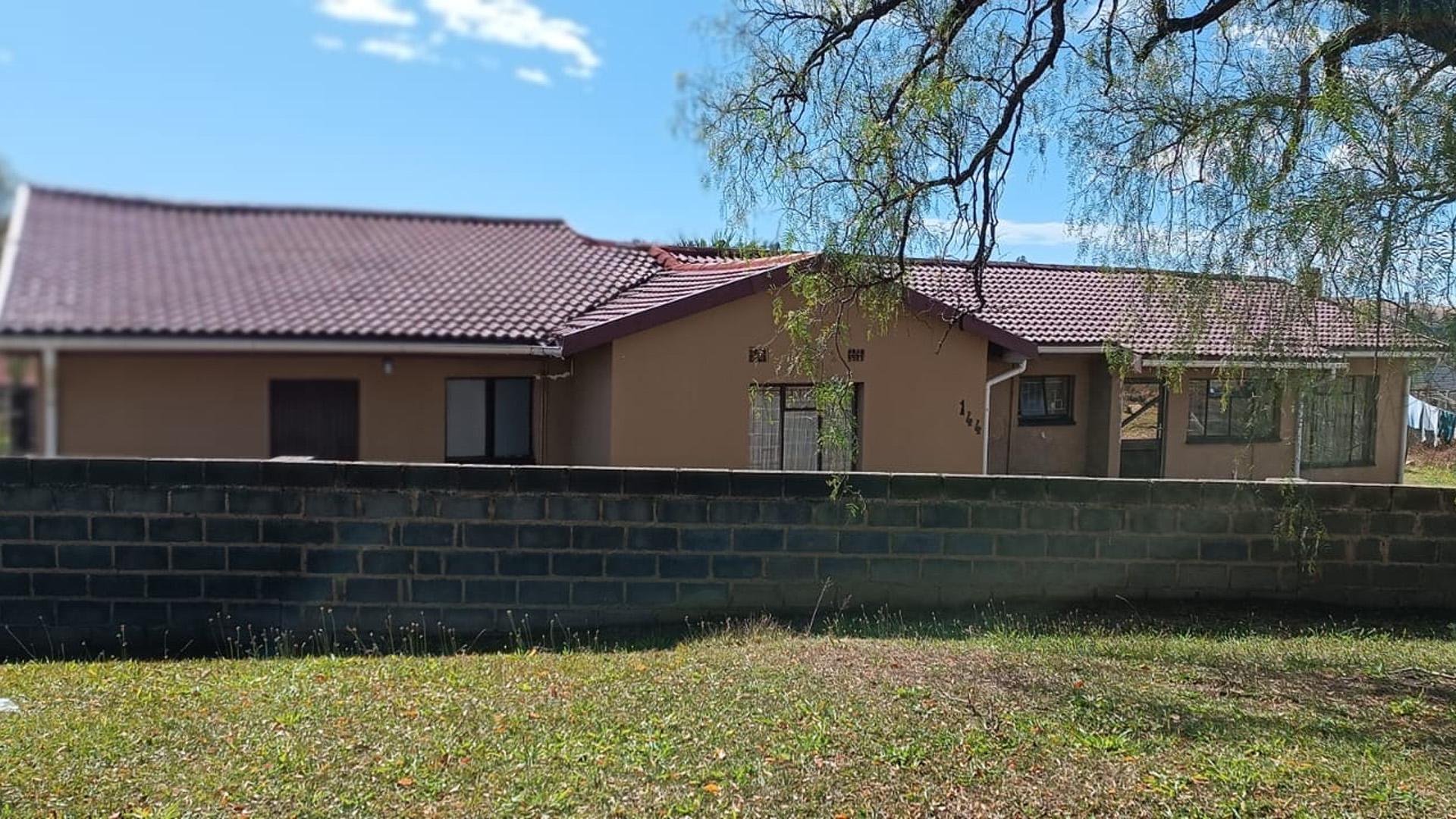 Front View of property in Estcourt
