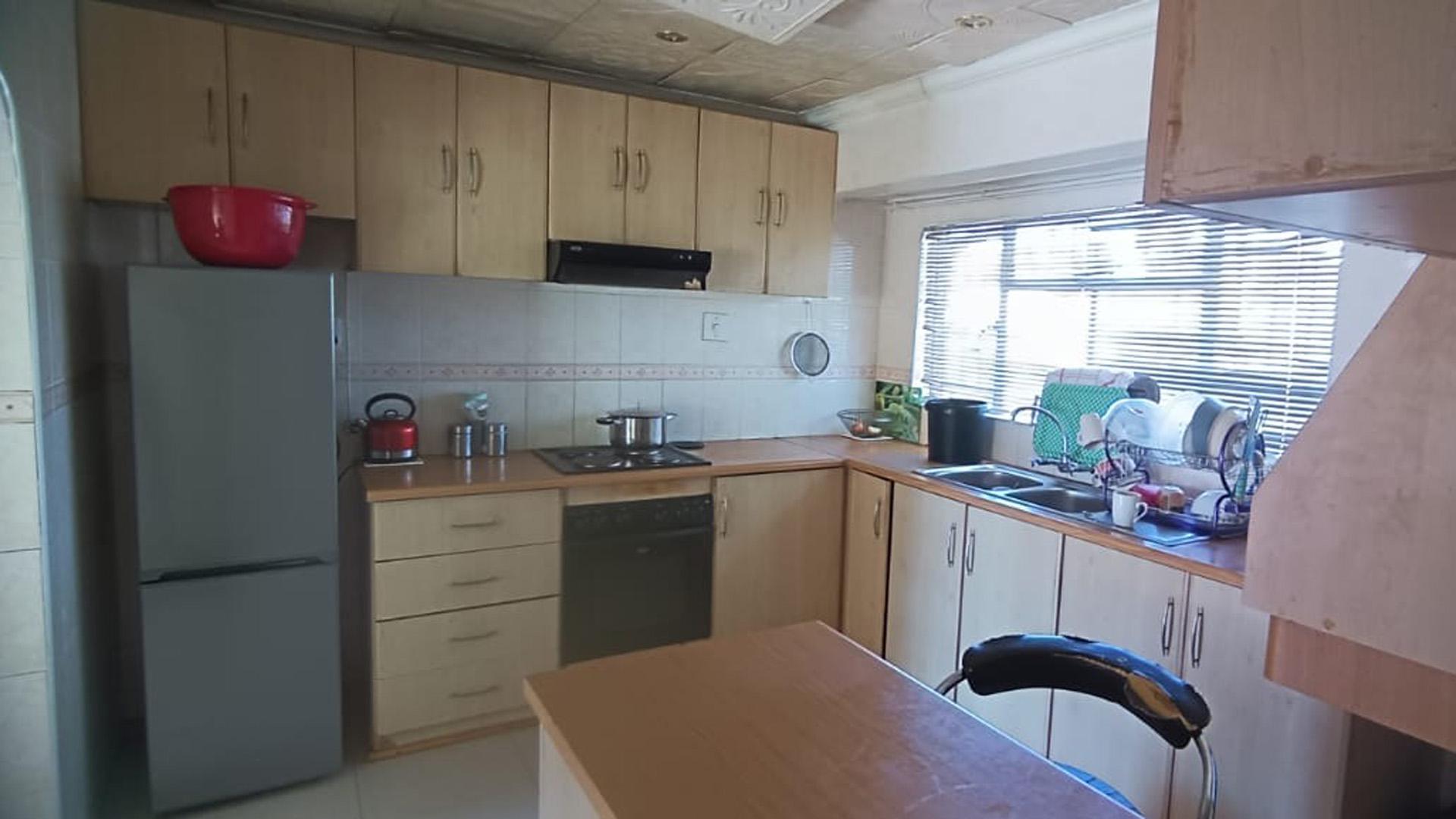 Kitchen of property in Estcourt