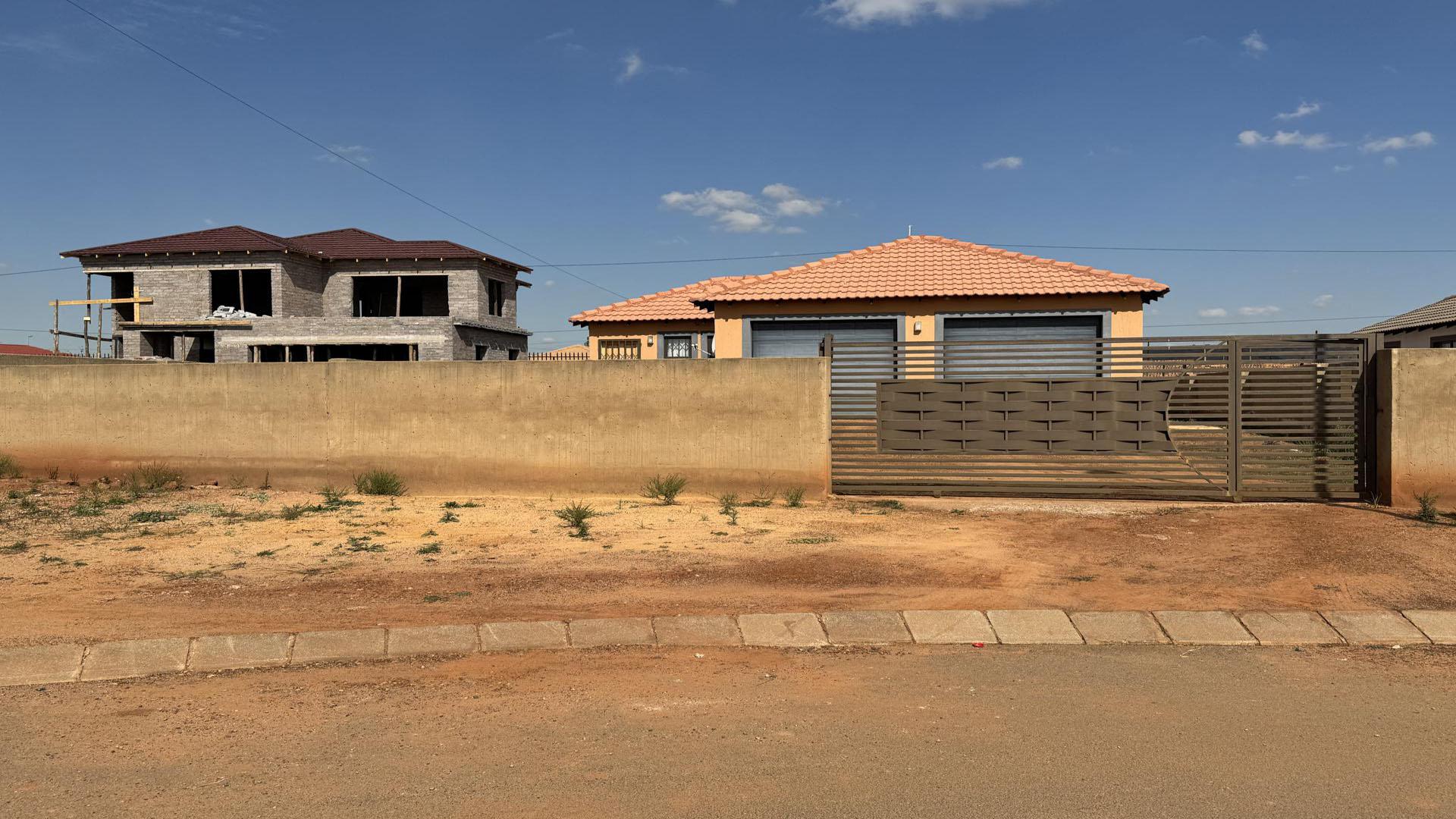 Front View of property in Westonaria