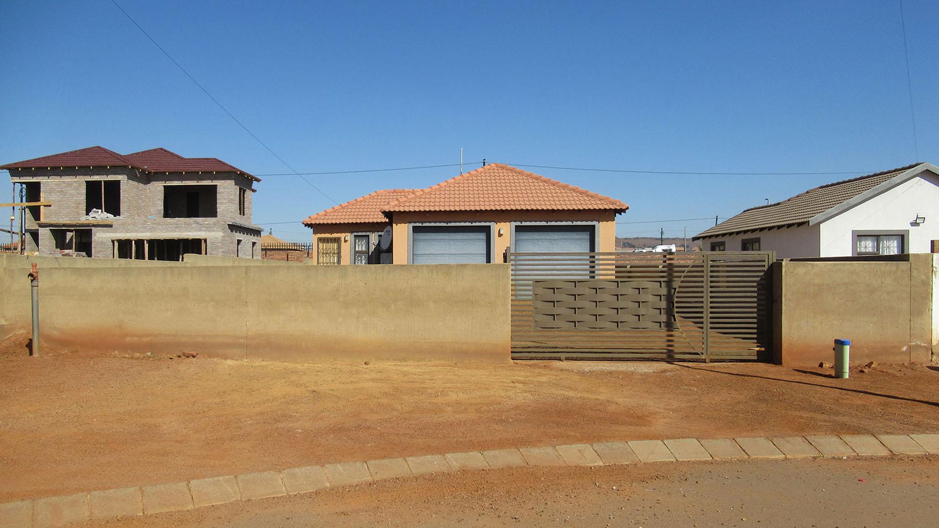 Front View of property in Westonaria