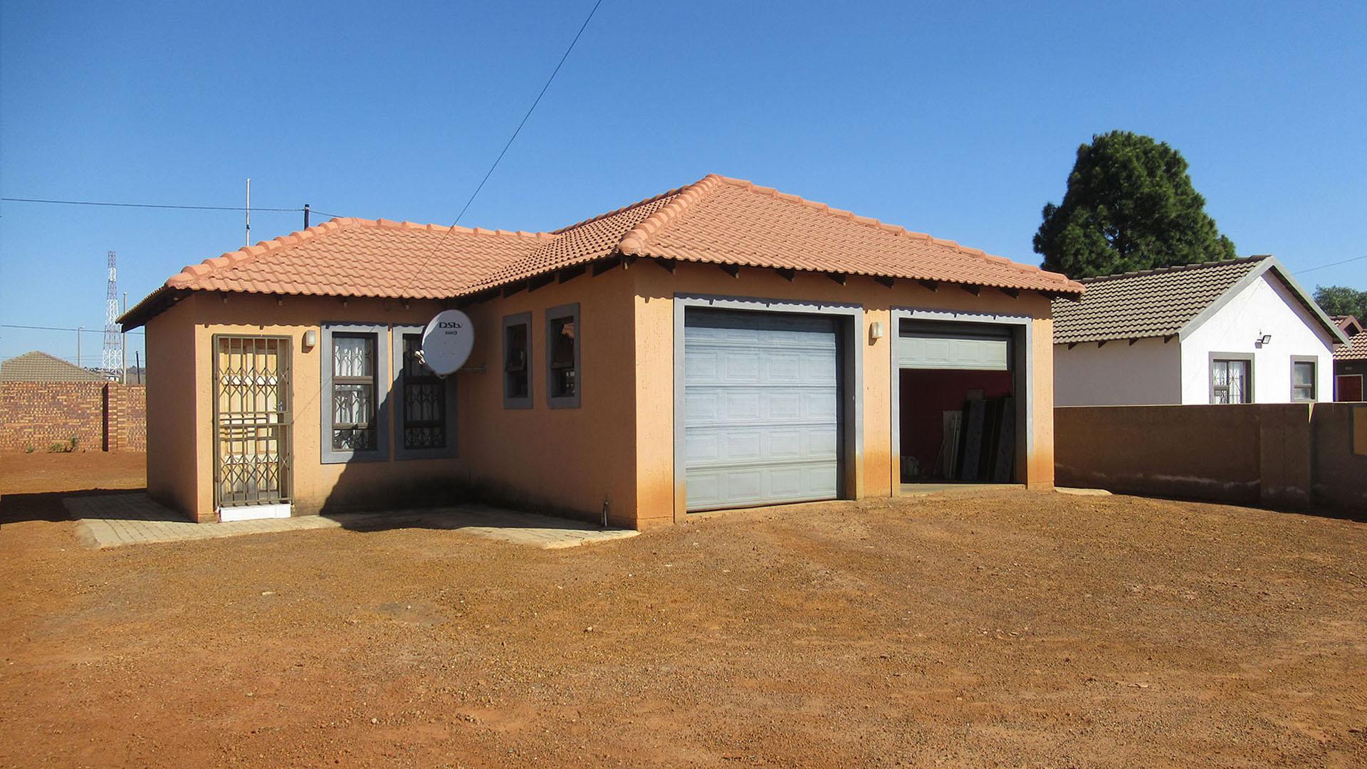 Front View of property in Westonaria