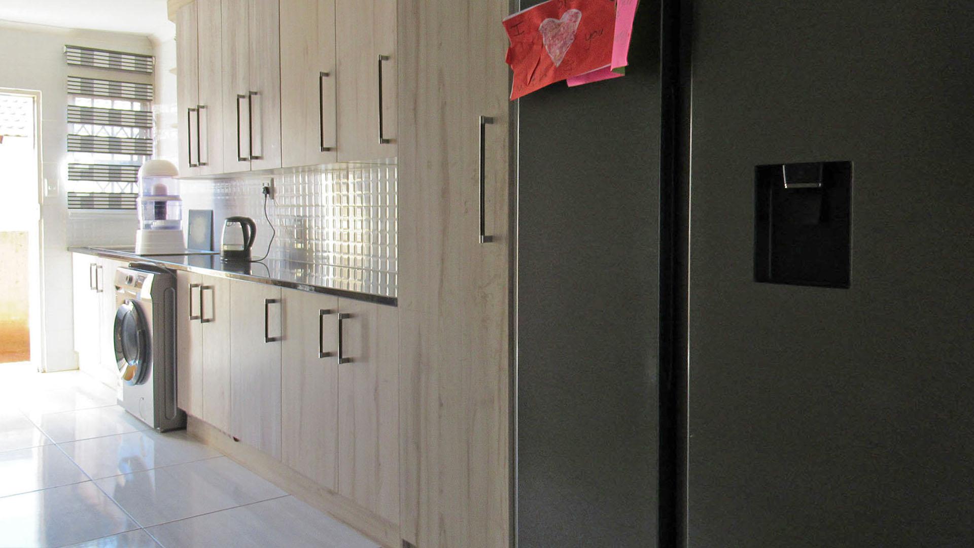 Kitchen - 8 square meters of property in Westonaria