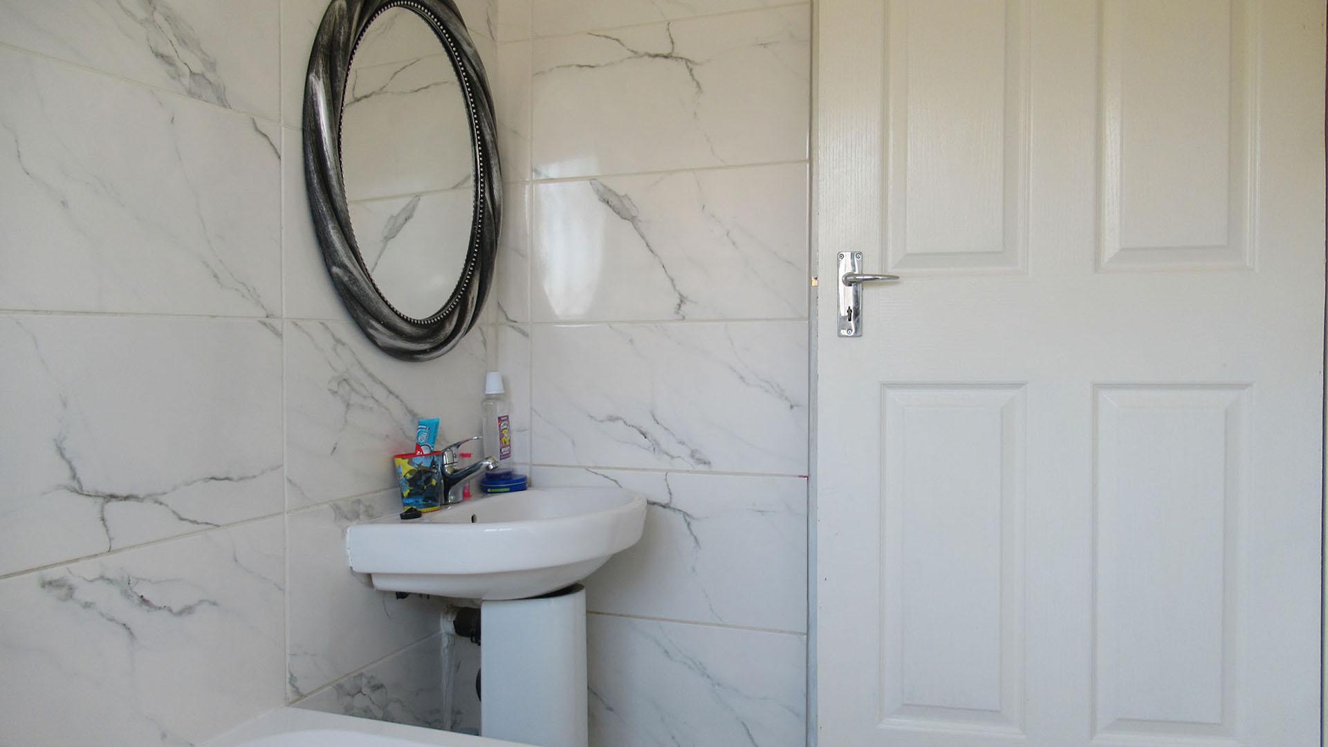 Bathroom 1 - 4 square meters of property in Westonaria