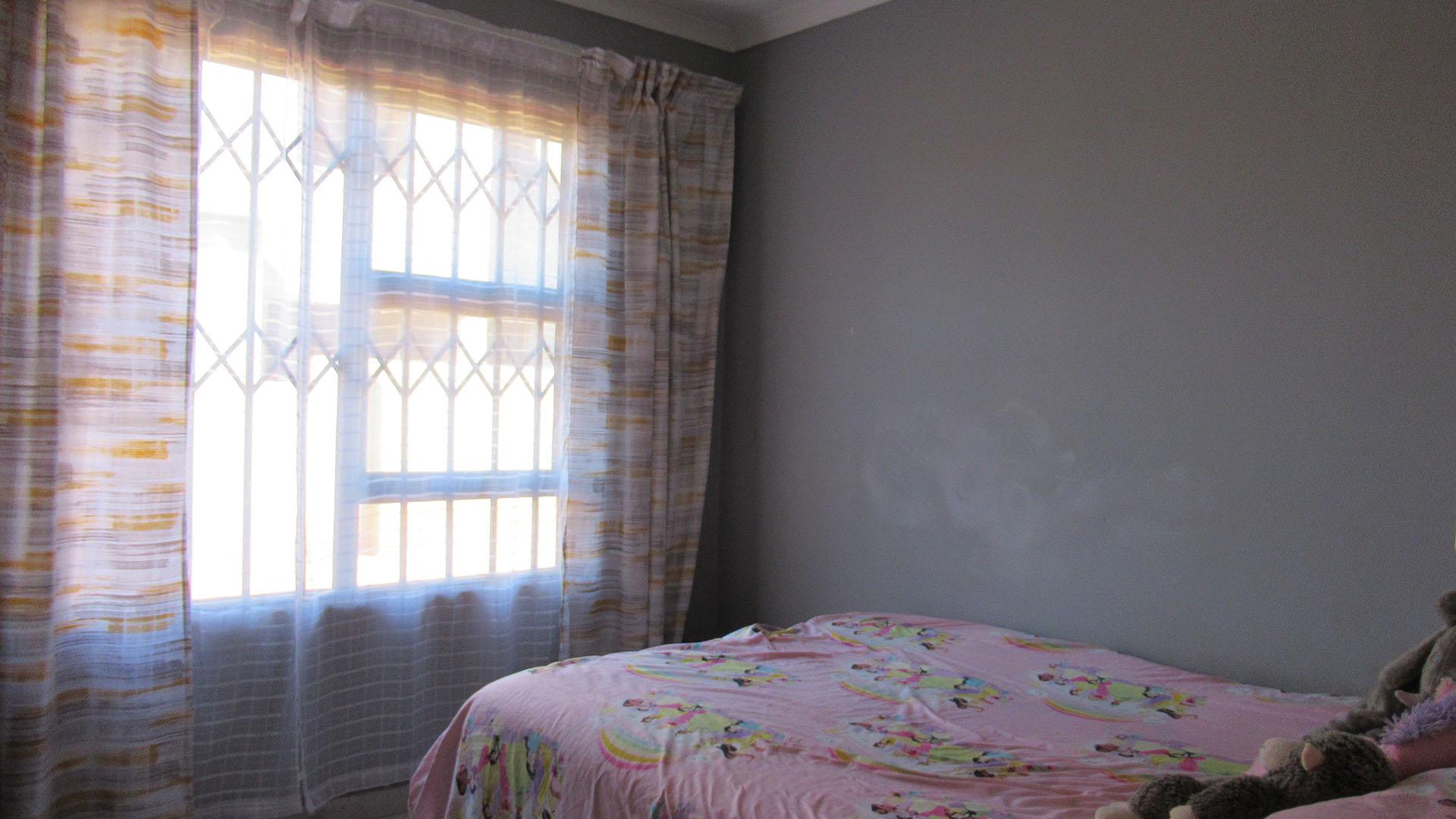 Bed Room 2 - 9 square meters of property in Westonaria