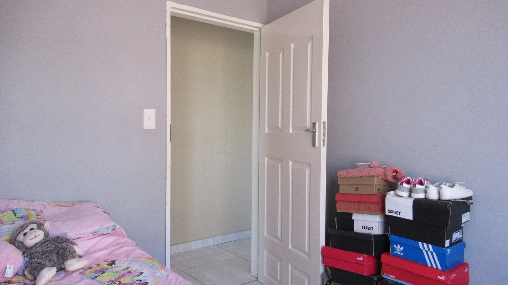 Bed Room 4 of property in Westonaria